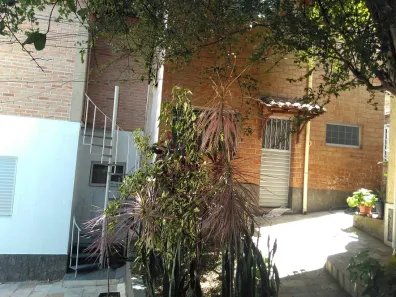 Casa com 1 Quarto para alugar, 40m² no Floresta, Belo Horizonte