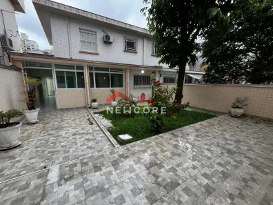 Sobrado com 3 Quartos à venda, 236m² no Embaré, Santos