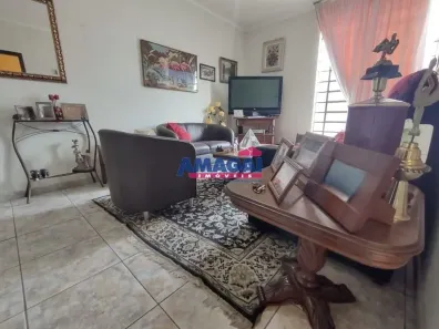 Casa com 2 Quartos à venda, 118m² no Centro, Jacareí
