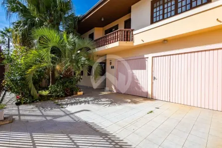 Sobrado com 4 Quartos à venda, 275m² no Capão Raso, Curitiba