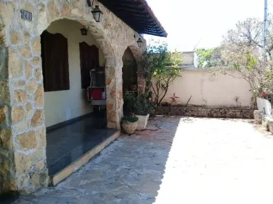 Casa com 4 Quartos à venda, 243m² no Ouro Preto, Belo Horizonte