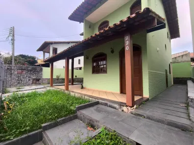 Casa com 3 Quartos para alugar, 130m² no Costa do Sol, Macaé