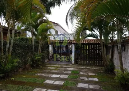 Sobrado com 3 Quartos à venda, 200m² no Guaratuba, Guaratuba