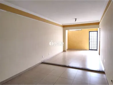 Casa com 3 Quartos à venda, 250m² no Brasil, Uberlândia