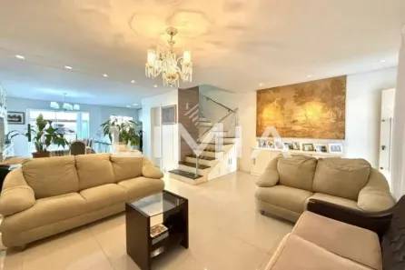 Sobrado com 3 Quartos à venda, 247m² no Vila Ipiranga, Porto Alegre