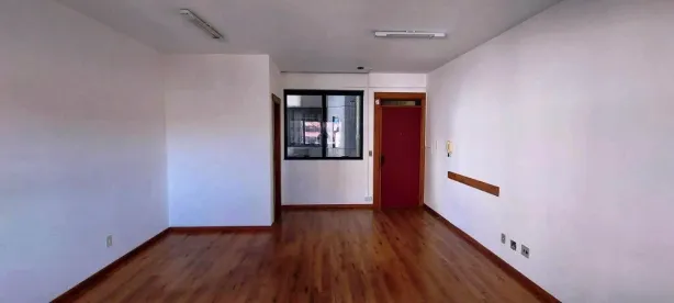 Sala Comercial à venda, 32m² no Passo da Areia, Porto Alegre