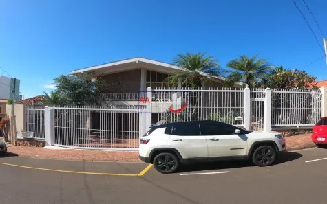 Casa com 4 Quartos para alugar, 650m² no Centro, Franca