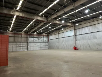 Galpão/Depósito/Armazém para alugar, 626m² no Parque Colúmbia, Rio de Janeiro