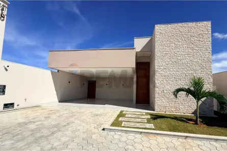Casa de Condomínio com 3 Quartos à venda, 250m² no Novo Irecê, Irecê