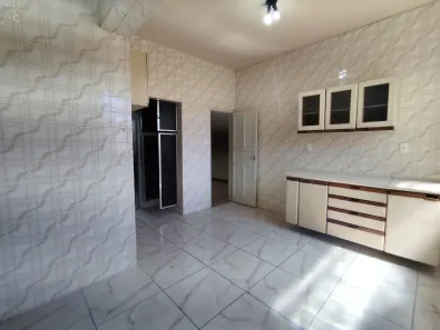 Casa com 2 Quartos para alugar, 100m² no Del Castilho, Rio de Janeiro