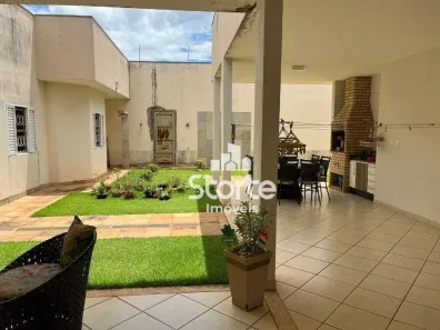 Casa com 3 Quartos à venda, 190m² no Chácaras Tubalina e Quartel, Uberlândia