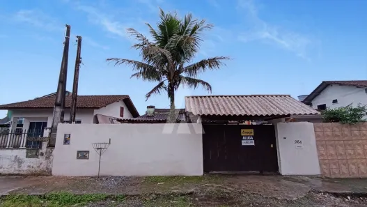 Casa com 3 Quartos para alugar, 150m² no Morro do Meio, Joinville