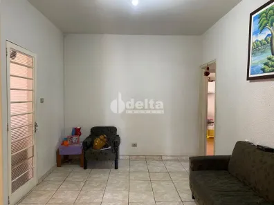 Ponto Comercial com 7 Quartos à venda, 450m² no Santa Mônica, Uberlândia