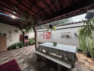 Casa com 4 Quartos à venda, 200m² no Carajás, Contagem
