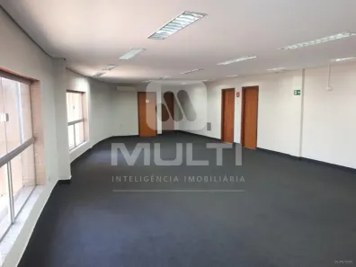 Sala Comercial com 1 Quarto para alugar, 211m² no Tabajaras, Uberlândia
