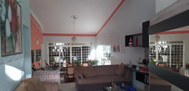 Sobrado com 3 Quartos à venda, 250m² no Jardim Colina, Uberlândia