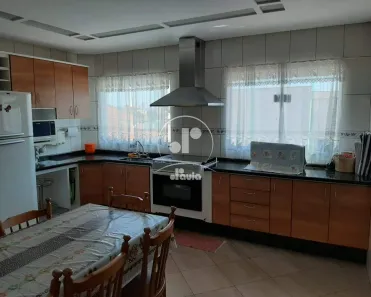 Sobrado com 3 Quartos à venda, 270m² no Vila Scarpelli, Santo André