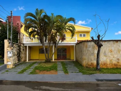 Casa de Condomínio com 3 Quartos para alugar, 290m² no Jardim Atlântico, Goiânia
