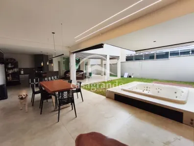 Casa com 3 Quartos à venda, 300m² no Aclimação, Uberlândia
