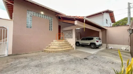 Casa com 3 Quartos à venda, 220m² no Ouro Preto, Belo Horizonte