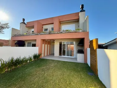 Sobrado com 3 Quartos à venda, 160m² no , Xangri-Lá