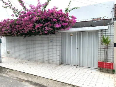 Casa com 4 Quartos para alugar, 150m² no Parque Araxá, Fortaleza