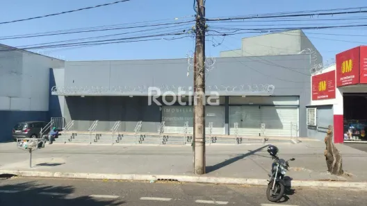 Ponto Comercial para alugar, 700m² no Santa Rosa, Uberlândia