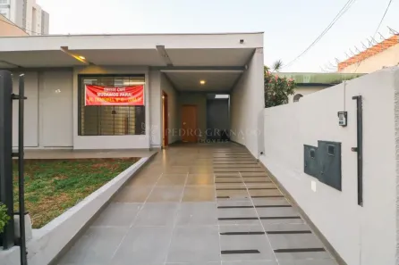 Casa com 8 Quartos para alugar, 226m² no Zona 03, Maringá
