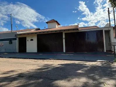 Casa com 4 Quartos à venda, 275m² no Guanandi, Campo Grande