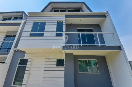 Sobrado com 4 Quartos à venda, 181m² no Cajuru, Curitiba