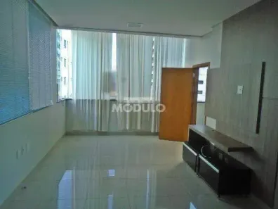 Apartamento com 3 Quartos para alugar, 120m² no Saraiva, Uberlândia