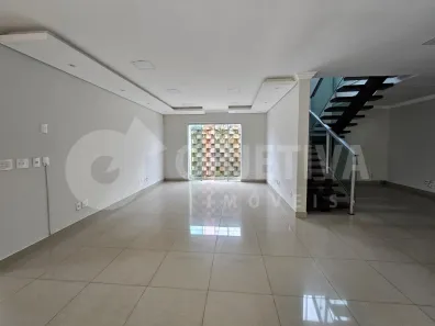 Casa com 4 Quartos para alugar, 620m² no Martins, Uberlândia