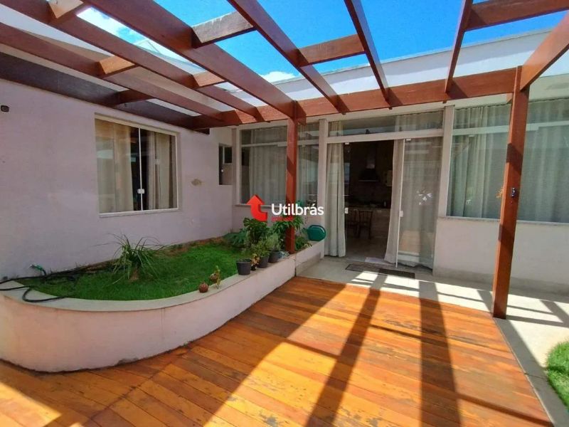 Casa com 4 quartos — Sagrada Família, Belo Horizonte