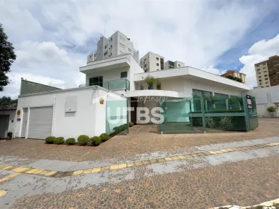 Sobrado com 3 Quartos à venda, 565m² no Setor Pedro Ludovico, Goiânia