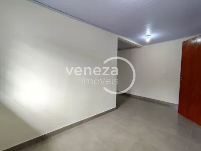 Casa com 2 Quartos para alugar, 80m² no Conjunto Habitacional Violim, Londrina