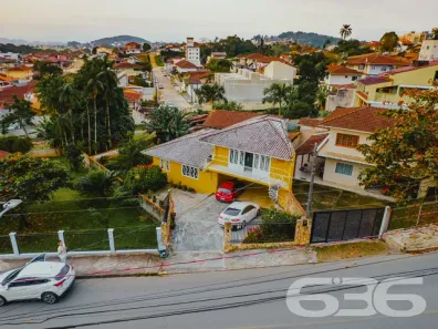 Sobrado com 3 Quartos à venda, 211m² no Floresta, Joinville