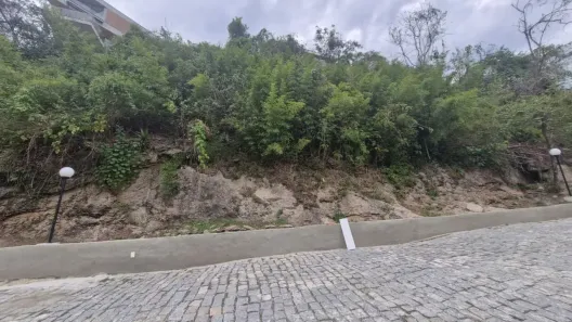 Lote/Terreno à venda, 600m² no Charitas, Niterói