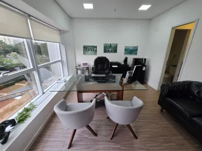 Sala Comercial para alugar, 55m² no Green Valley Alphaville, Barueri