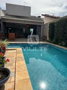 Casa com 3 Quartos à venda, 217m² no Santa Mônica, Uberlândia