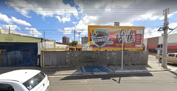 Casa com 4 Quartos à venda, 330m² no Jóquei, Teresina