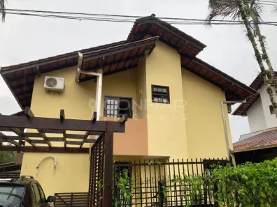 Casa de Condomínio com 2 Quartos para alugar, 108m² no São Marcos, Joinville