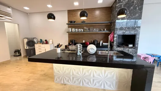 Casa com 3 Quartos à venda, 300m² no Jardim Sul, Uberlândia