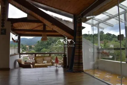 Casa com 3 Quartos à venda, 140m² no Valparaíso, Petrópolis
