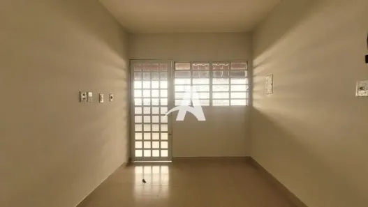 Casa com 2 Quartos para alugar, 60m² no Santa Mônica, Uberlândia