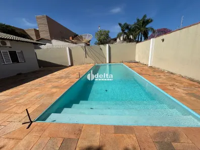 Casa com 4 Quartos à venda, 320m² no Marta Helena, Uberlândia