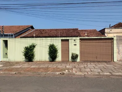 Casa com 4 Quartos à venda, 250m² no Vila Santo Amaro, Campo Grande