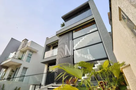 Casa de Condomínio com 3 Quartos à venda, 334m² no Santa Quitéria, Curitiba