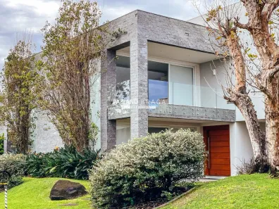 Sobrado com 5 Quartos à venda, 372m² no XANGRI-LÁ, Xangri-lá