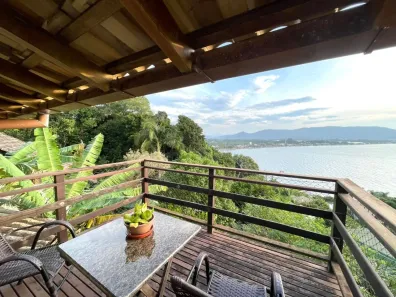 Casa com 4 Quartos para alugar, 300m² no Barra da Lagoa, Florianópolis