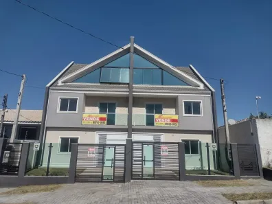 Sobrado com 3 Quartos para venda ou aluguel, 180m² no Uberaba, Curitiba